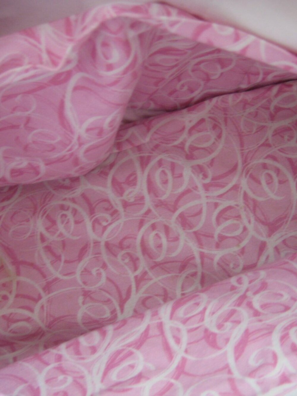 SOFT PINK FLORALS QUILTED ZIPPERED HANDBAG BY HERSEYSHANDBAGS.COM - Picture 4 of 4
